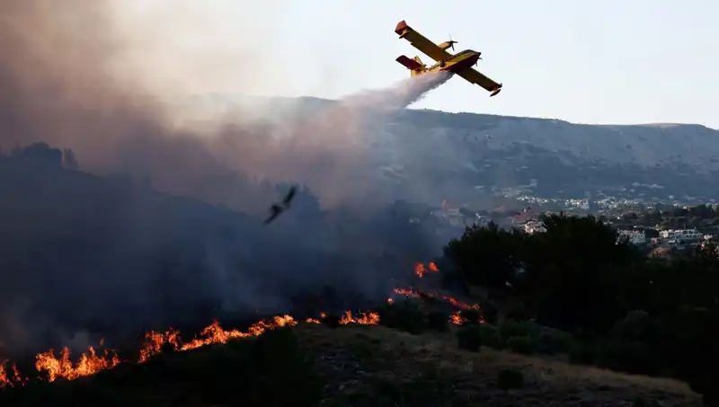 Sakız Adası'ndaki Orman Yangını Kontrol Altına Alındı: Ekipler Mücadele Ediyor
