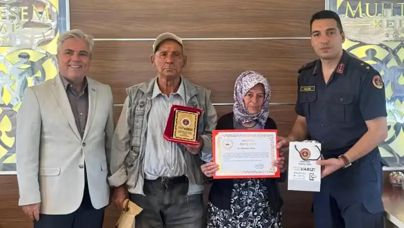 Hayatlarını Paylaşan Aile, Tek Evi Jandarmaya Bağışladı