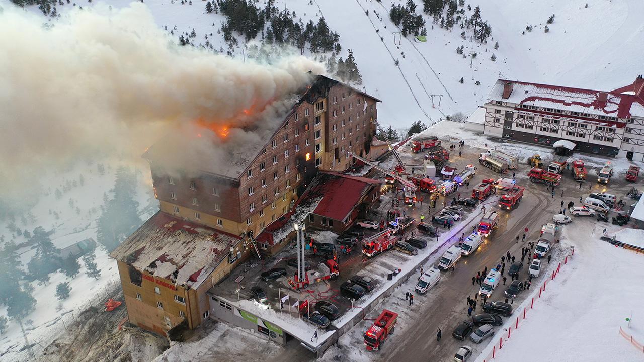 Kartalkaya Kayak Merkezi'nde Yaşanan Otel Yangınında 10 Ölü, 32 Yaralı Var