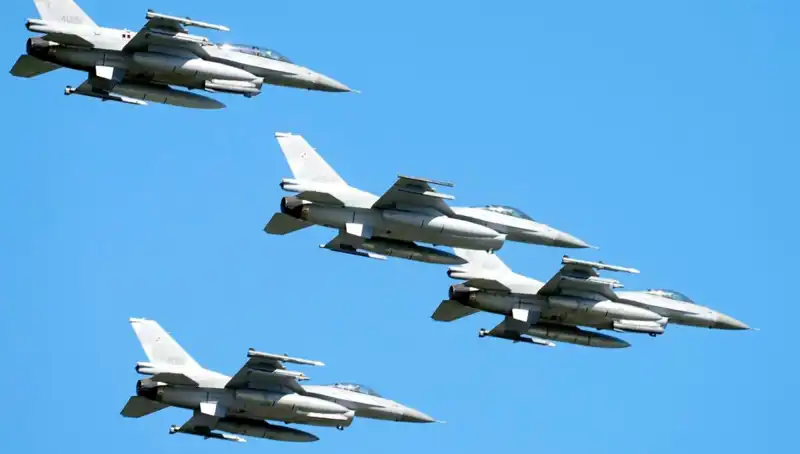 ABD, Ukraynalı Pilotlar için 310 Milyon Dolarlık F-16 Eğitim Programı Başlatacak