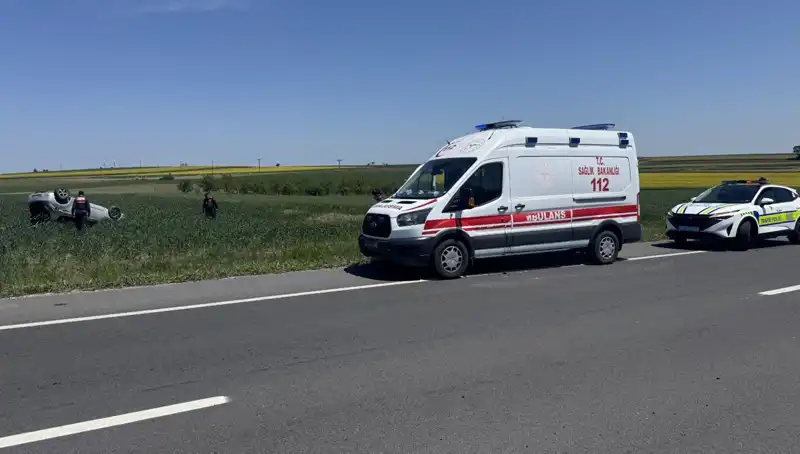 Edirne'de Korkunç Kaza: Otomobil Devrildi, Sürücü ve Eşi Yaralandı