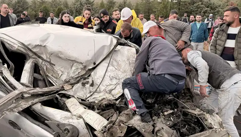 TIR ile Çarpışan Araç Sıradan Bir Kazadan Daha Fazlasıydı