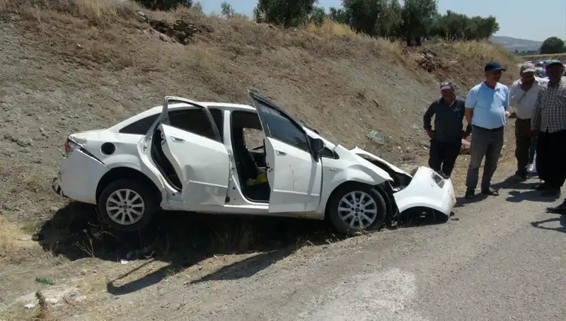 Kilis'te Otomobil Kazası: İki Araç Çarpıştı, Yaralı Sayısı Artıyor