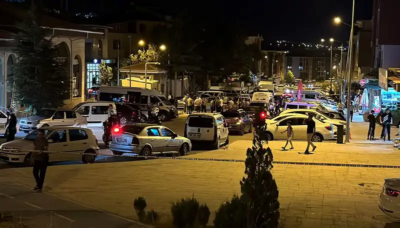 İki Aile Arasındaki Kavga Kanlı Bitti: 1 Ağır Yaralı, 3 Yaralı Daha