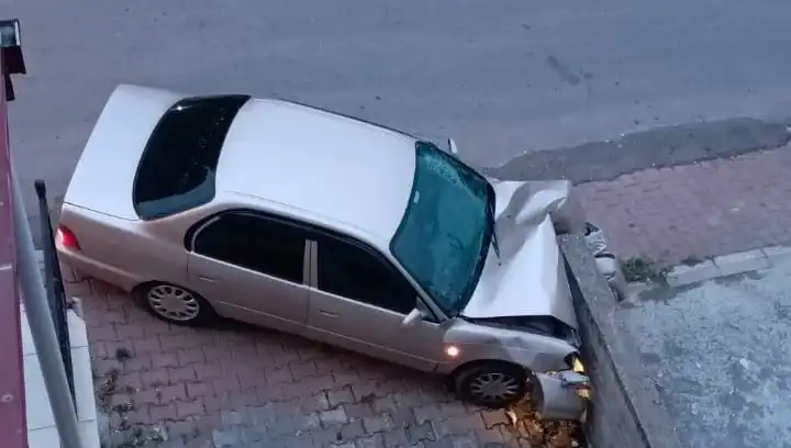 Kontrolü Kaybeden Araç Duvara Çarptı: Soruşturma Başlatıldı