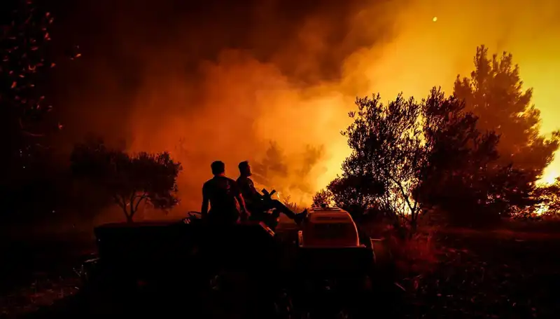 Çanakkale'de Yangın Alarmı: 785 Kişi Güvenli Alana Tahliye Edildi