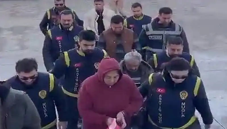 7 Yıl Sonra Ortaya Çıkan Korkunç Gerçek: Çikolata Poşetinde Bulunan Bebek