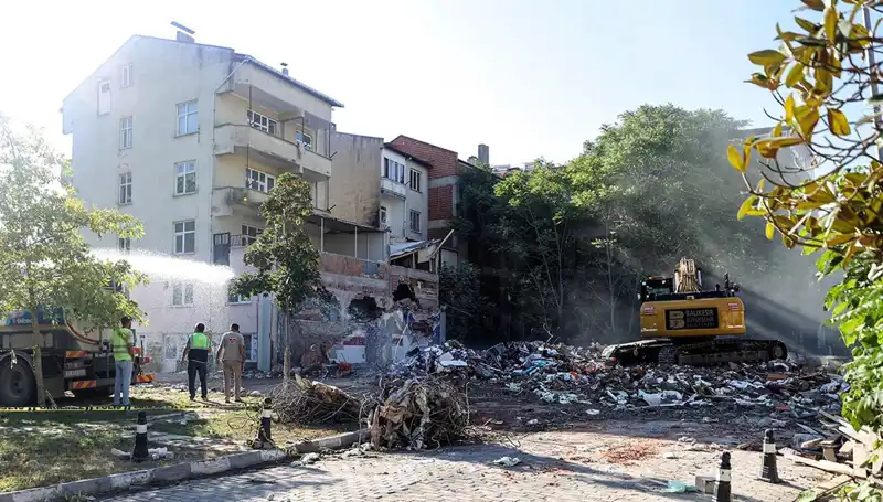 Sındırgı'da Devam Eden Artçı Sarsıntılar: Neler Oluyor?