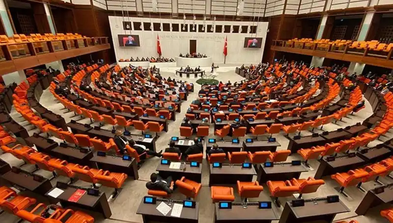 Emekli İkramiyeleri 4 Bin TL Oluyor! TBMM'de Tarihi Teklif Onaylandı