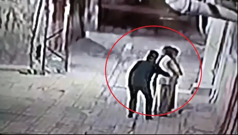 Polisler Pazarcı ve Simitçi Kılığına Girdi: Sıra Dışı Kapkaç Operasyonu!