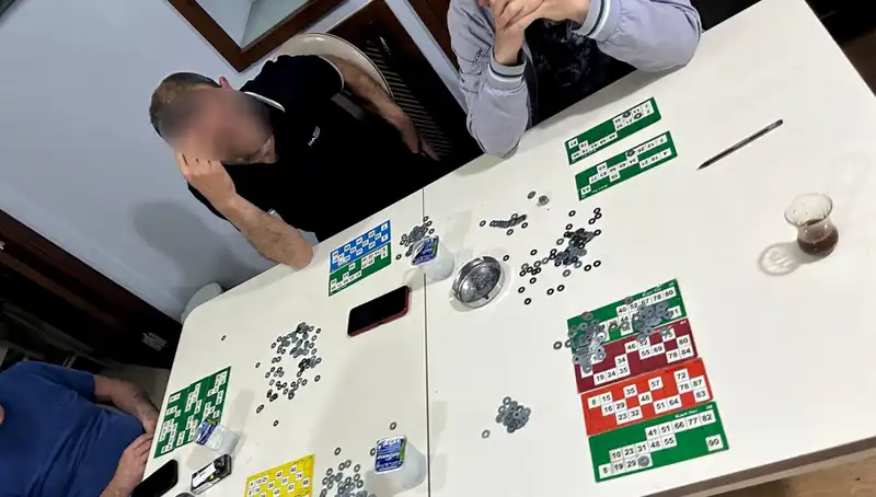 TikTok'ta Canlı Yayın Sırasında Şok Edici Polis Baskını: 22 Kişi Suçüstü Yakalandı!