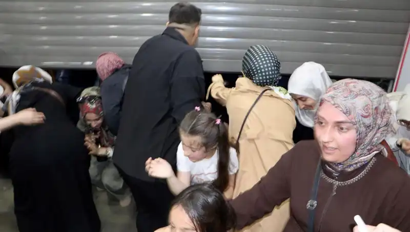 Şehirdeki En Büyük AVM, Yüzde 50 İndirimle Alışveriş Tutkunlarını Büyüledi