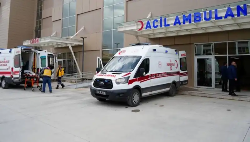 Erzincan’da Feci Kaza: Bir Can Alırken Üç Kişiyi Yaraladı