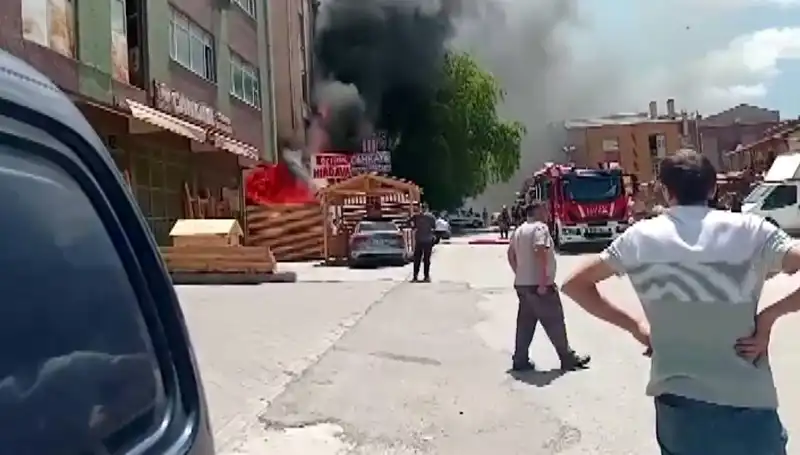 Ankara'da Yangın Paniği: İş Yerleri Küller İçinde Kaldı