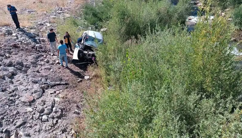 Sivas’ta Trajik Kaza: Otomobil Dere Yatağına Uçtu, İki Can Kaybı