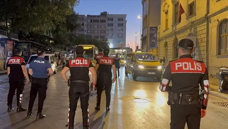 Megakentte Gece Yarısı Operasyonu: Yüzlerce Gözaltı ve Asayiş Denetimi