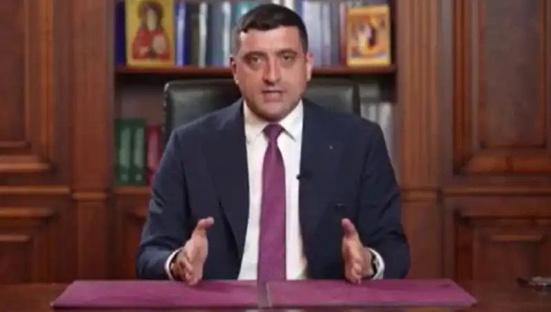 Romanya’da Seçimlerde Aşırı Sağcı Aday, İlk Turda Ön Sırada Yer Aldı