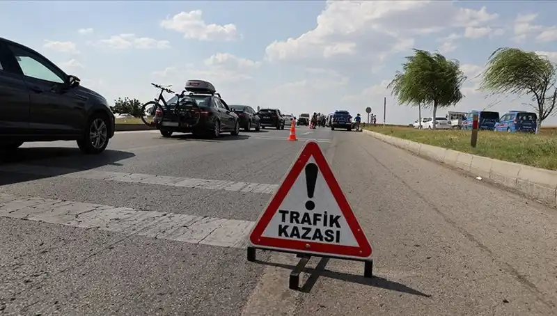 Adana’da Feci Kaza: Kamyon ve Otomobil Çarpıştı, 1 Ölü 1 Yaralı