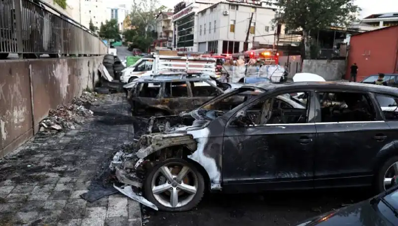 Sanayide Tamir Bekleyen Araçlar Alev Alev Yandı: Olayın Ardındaki Sebepler Neler?