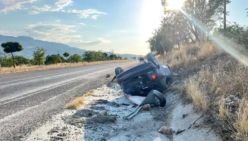 Adıyaman’da Tahminler Üstü Kazaya Neden Olan Otomobil Takla Attı