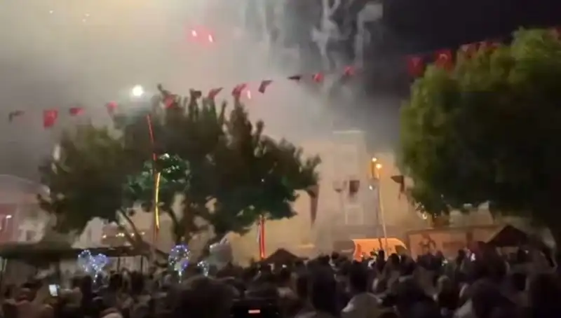 Havai Fişek Gösterisi Sonrası Hastanelik Olanların Sayısı Giderek Artıyor