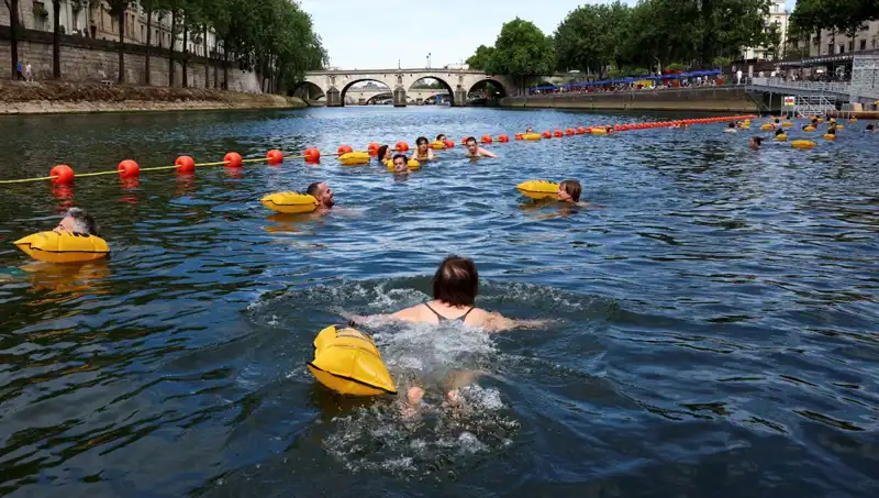 Paris’in İkonik Seine Nehri İlk Kez Halkla Buluşuyor!