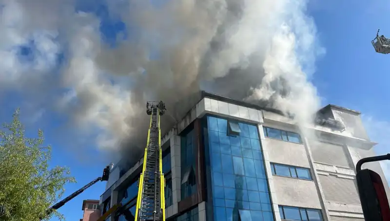 Esenyurt'taki Tekstil Atölyesinde Çıkan Yangın, İhbar Sonrası Hızla Sönürüldü