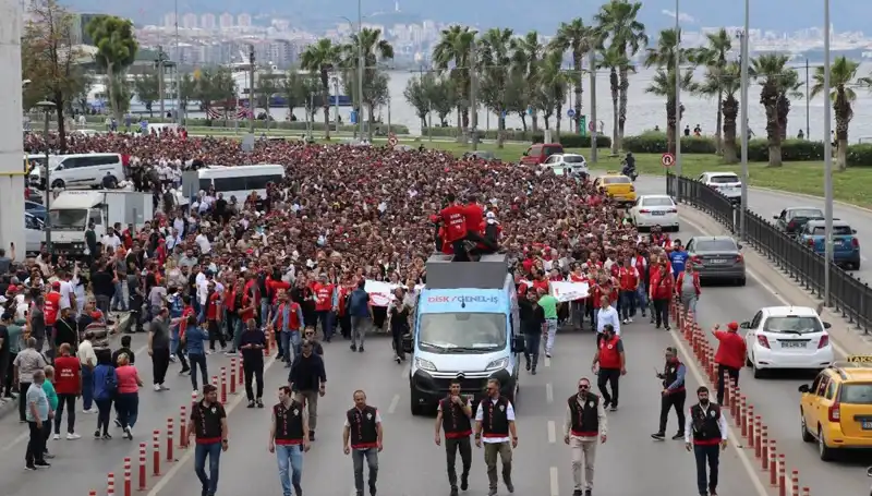 İzmir'deki Grev Olayında 4. Gün: Çalışanlar Taleplerini Duyuruyor