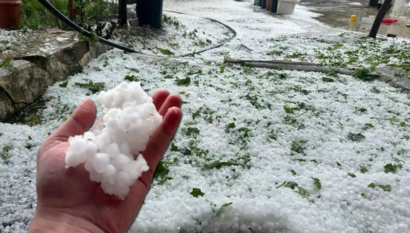 Haziran Ayında Gelen Dolu Fırtınası Şehri Beyaza Bürüdü!