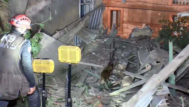 İstanbul’da Deprem Sonrası Bir Bina Çöktü: Olayın Ardındaki Sebepler ve Sonuçlar