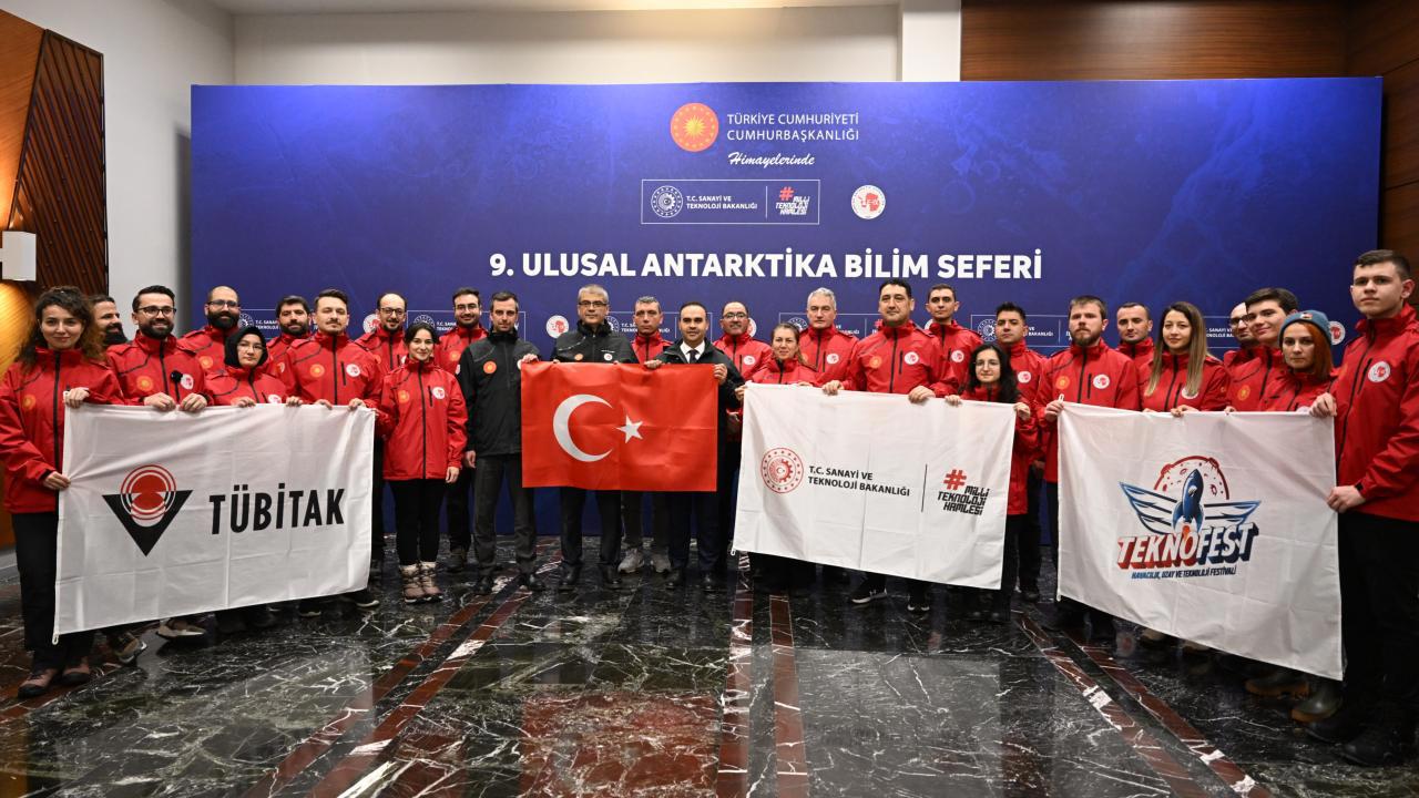 Türk Bilim İnsanları Antarktika'da 9. Kez Araştırmaları İçin Yola Çıktı