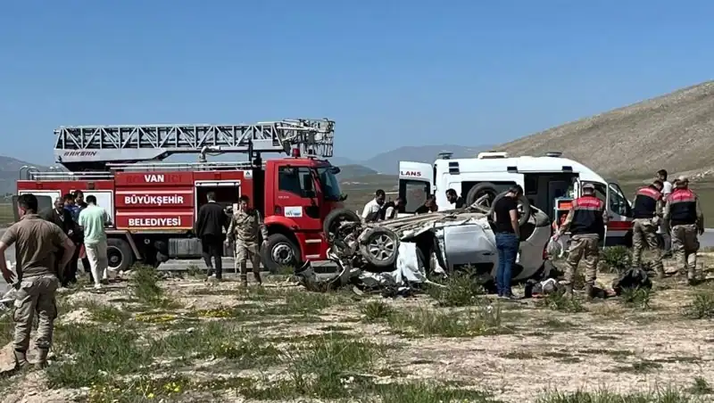 Van'da Feci Trafik Kazasında Hayatını Kaybedenlerin Sayısı 4'e Yükseldi