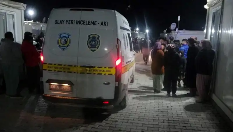 Husumetliler Arasında Çıkan Kavga Sokakları Kan Gölüne Döndürdü