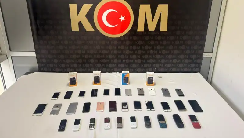 Gümrük Kaçağı 37 Cep Telefonu Ele Geçirildi: Olayın Ardındaki Gerçekler