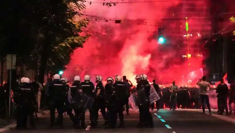 Sırbistan’da Erken Seçim İhtimali Halkı Sokağa Döktü: Gözaltılar Yaşandı