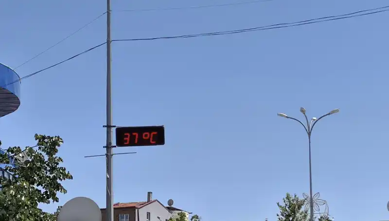 Sıcak Havanın Etkisi: İlçede Termometreler 38 Dereceyi Aştı!