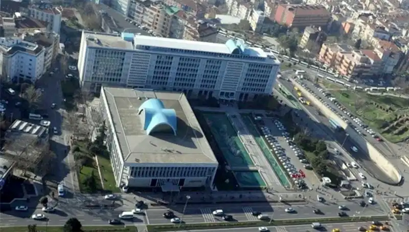 İBB Soruşturması: "Enderun" WhatsApp Grubundaki Mesajların Sır Perdesi Aralanıyor
