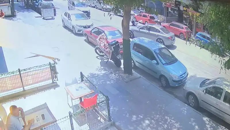 Karşıdan Karşıya Geçerken Araba Çarpan Yaya Hastaneye Kaldırıldı